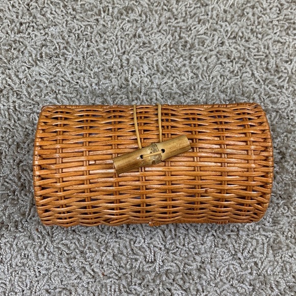 Lilly Pulitzer Handbags - NWT Lilly Pulitzer GWP wicker case boca blue sailabration